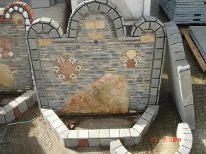 τσιμεντένιες κατασκευές με επένδυση φυσικής πέτρας.. Βρύσες