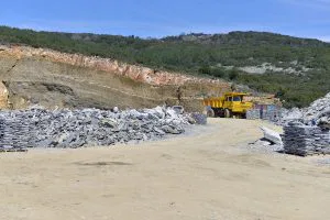 Η εταιρεία Πεΐδη από το 1991 έχει στην κατοχή της τρία ιδιόκτητα λατομεία, στην περιοχή Παναγία – Ακροβούνι, Κερασιές Ακροβούνι και Αγίασμα Ελευθερούπολης