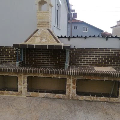 ΣΕΤ XL Ψησταριά, Νεροχύτης(μωσαϊκό) & Πάγκος υγραερίου, με καφέ πυρότουβλο και επένδυση