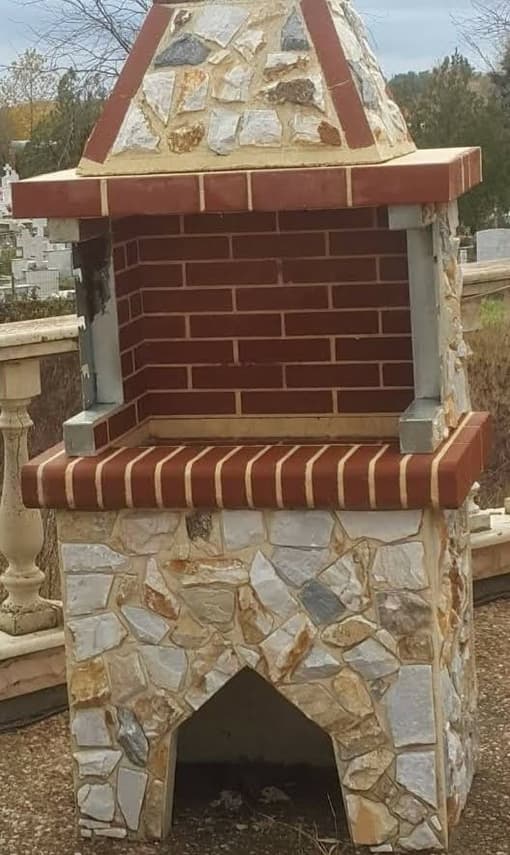Ψησταριά μικρή με κόκκινο πυρότουβλο και επένδυση ΟΥΓΚΑΝΤΑ