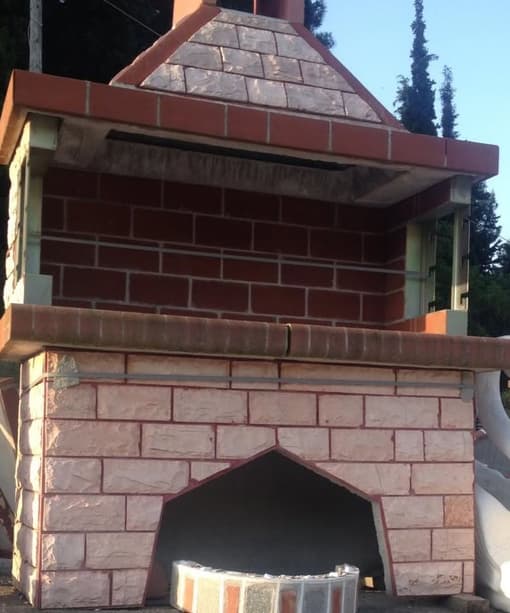 Ψησταριά μεγάλη με κόκκινο πυρότουβλο και επένδυση ΡΟΖΕ σκαπιτσαριστό