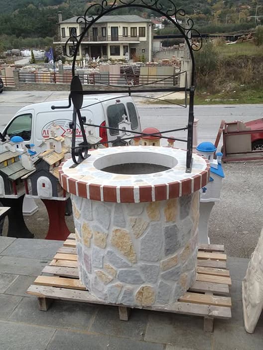 Διακοσμητικά από επεξεργασμένη φυσική πέτρα.